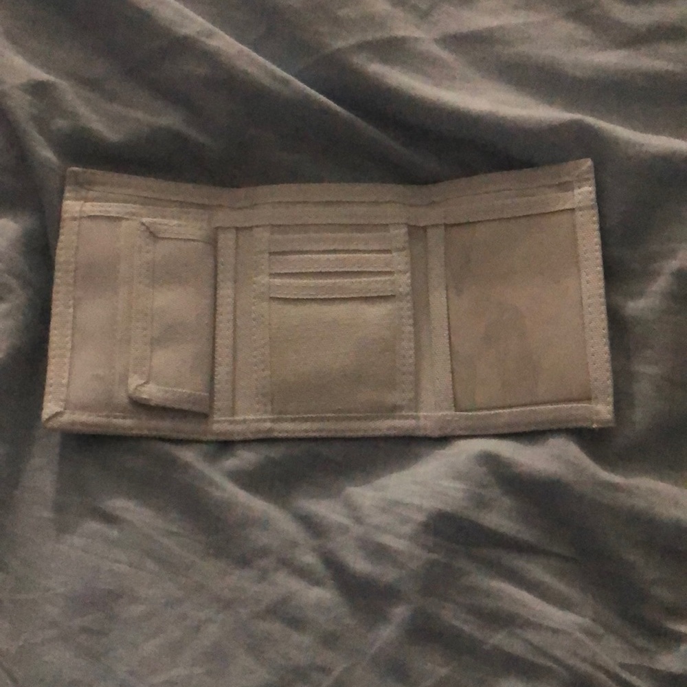 Checker wallet - Picture 2 of 3